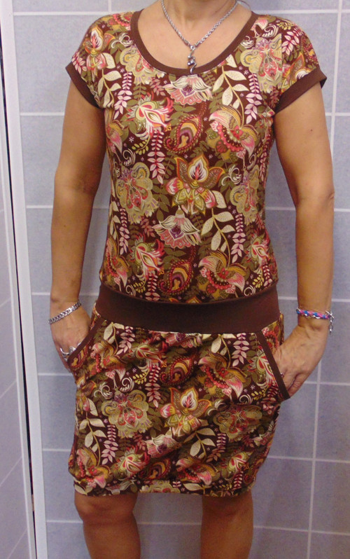 Šaty kašmírový vzor s hnědou XS - XXXL