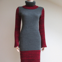Pletené šaty - šedočervené