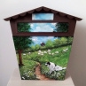 Ručně malovaná poštovní schránka – louky s ovečkami