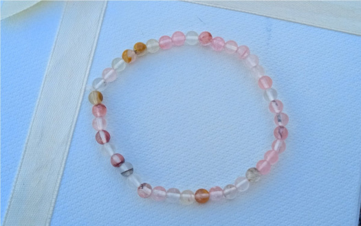 Třešňový křemen 3 mm jemný pružný náramek