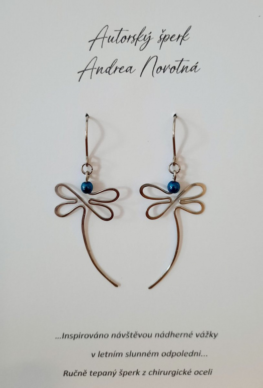 Lehkost vážek v modré...