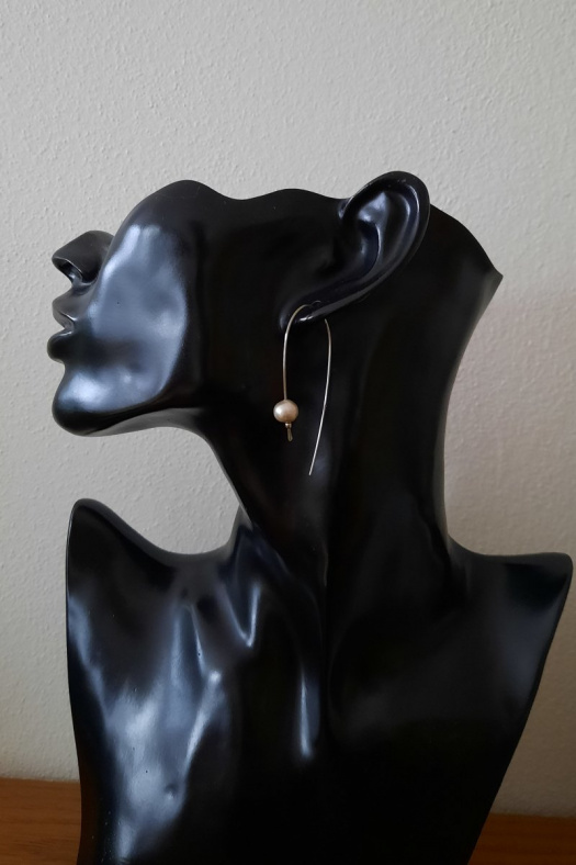 Minimalismus šedé perly..