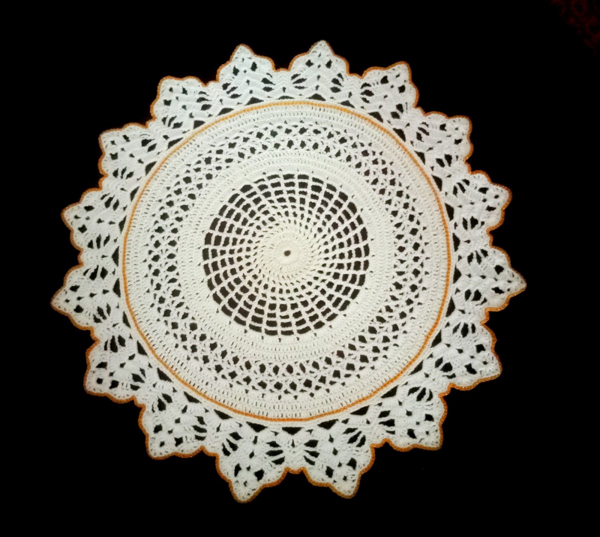 Dečka bílá se zlatým zdobením, 325mm