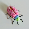 Háčkovaný barevný brouček 