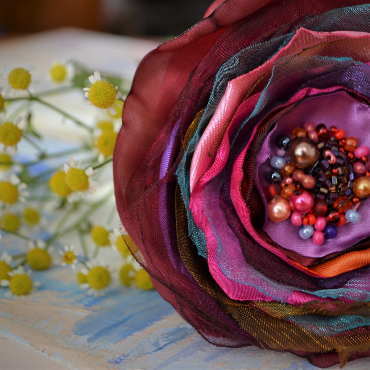 Květinová brož Christy