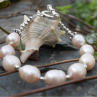 Náramek z mořských růžových perel