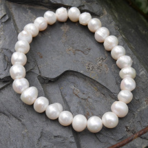 Náramek z říčních perel - drahokam z hlubin