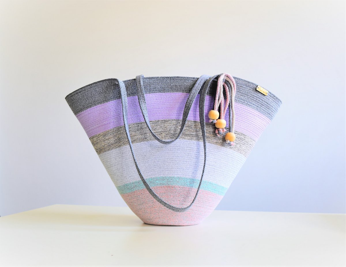 Letní kabelka v pudrové 2006