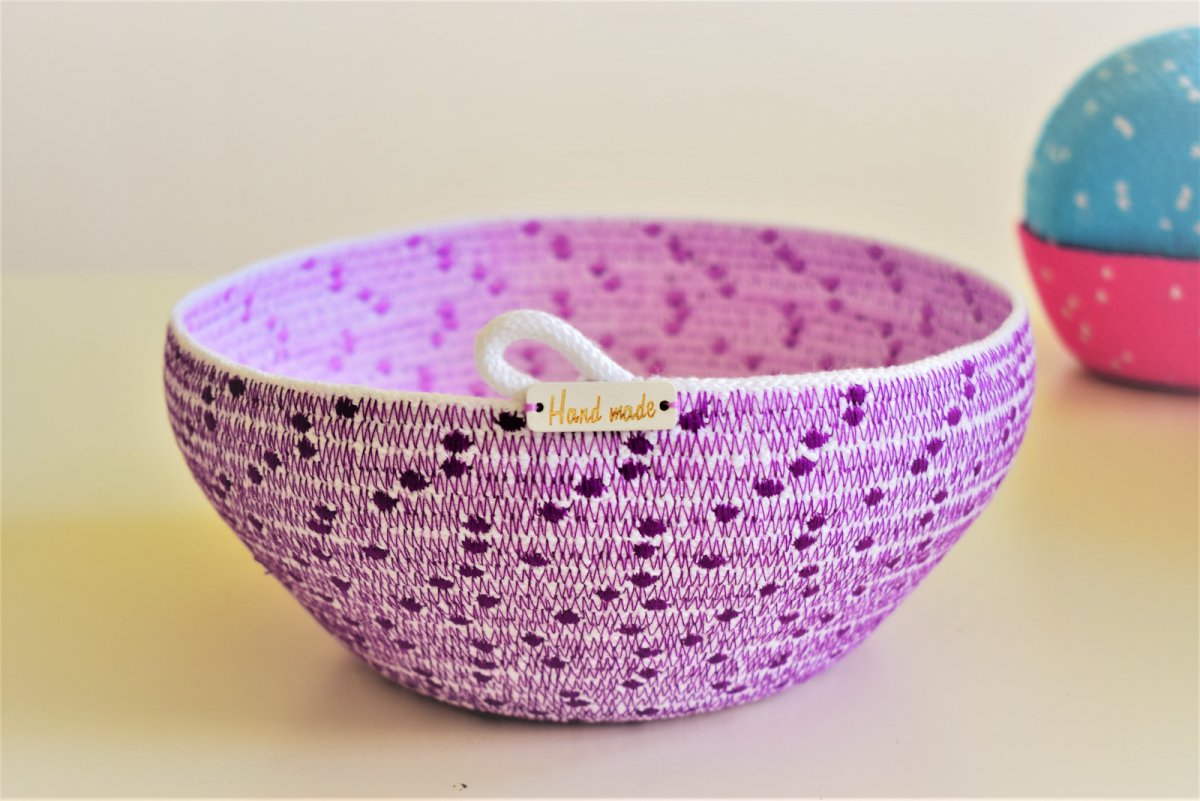 Košík /miska puntíkatý 192