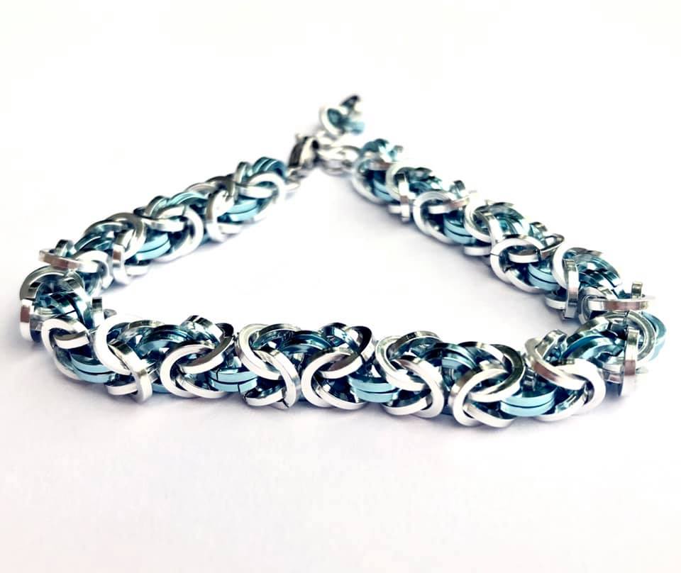 Zářivý náramek stříbrno-modrý