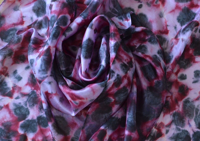 Černá na růžové