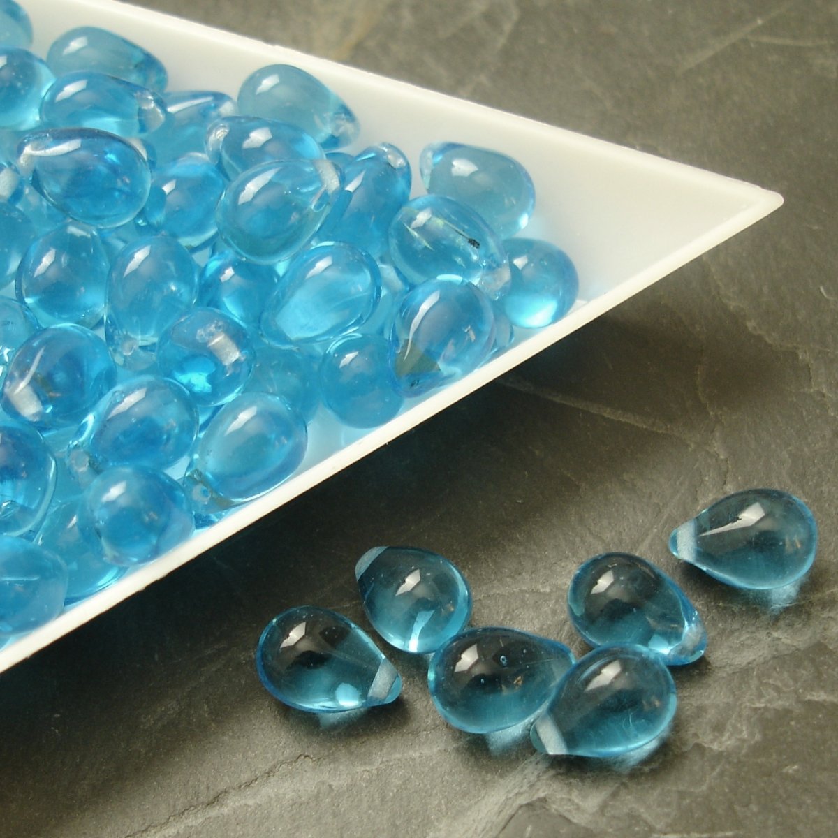 Kapky cca 6x9mm - modré - 30 ks