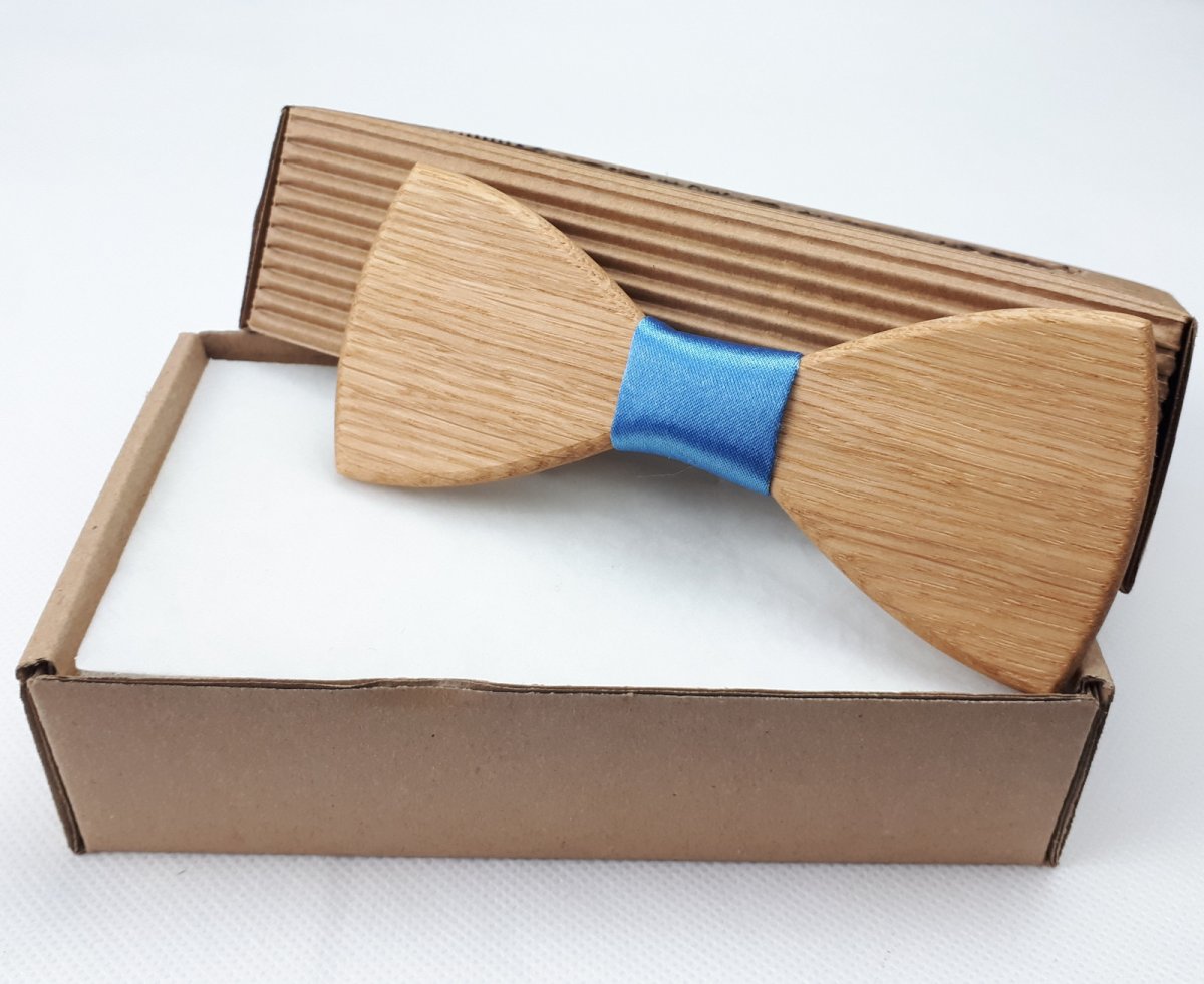 Dřevěný motýlek dub - bledomodrý