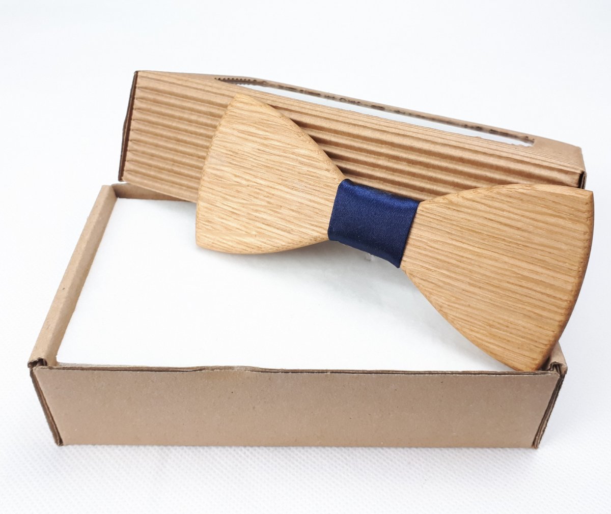 Dřevěný motýlek dub - tmavomodrý