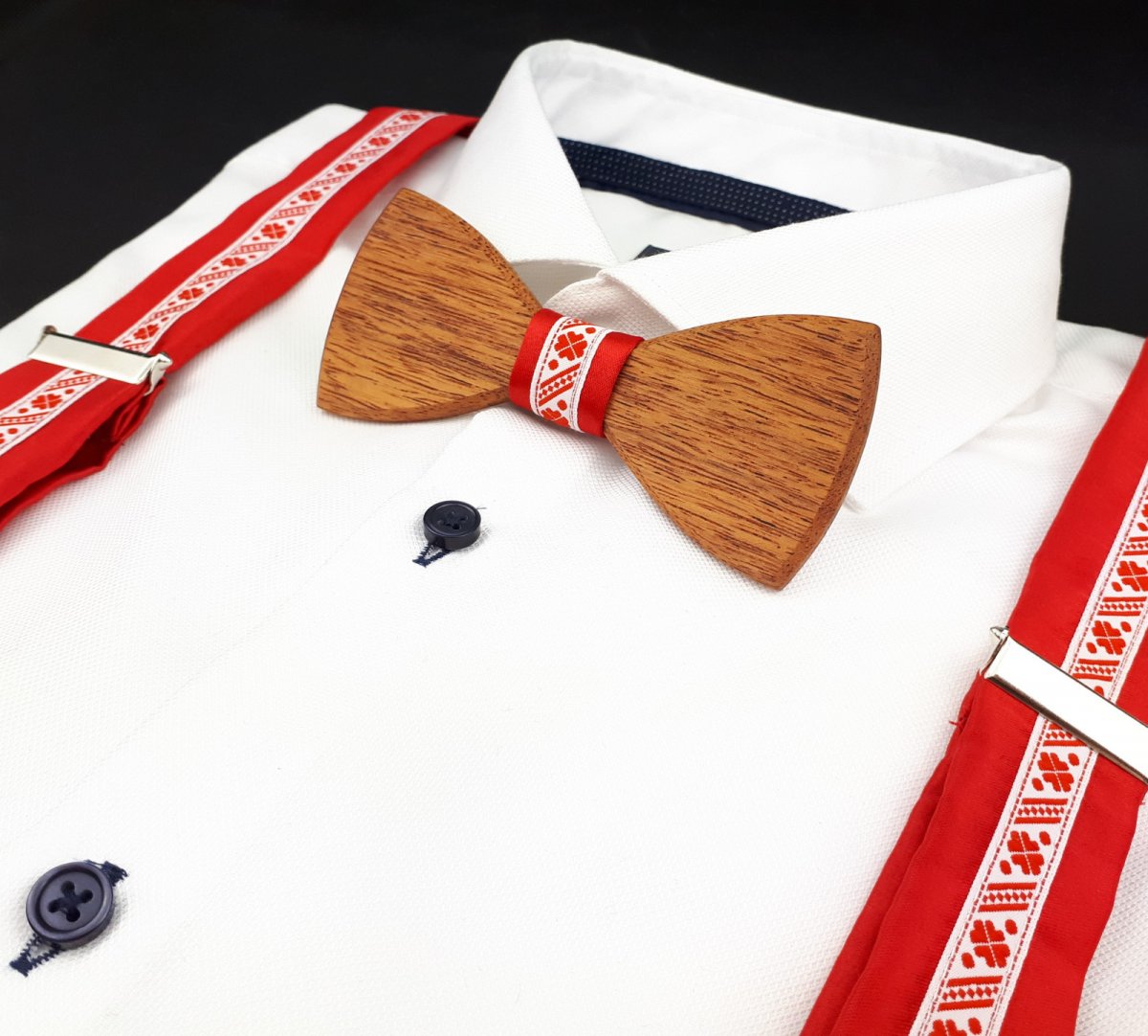 Červený Set Dřevěný Motýlek a Folklorní Šle