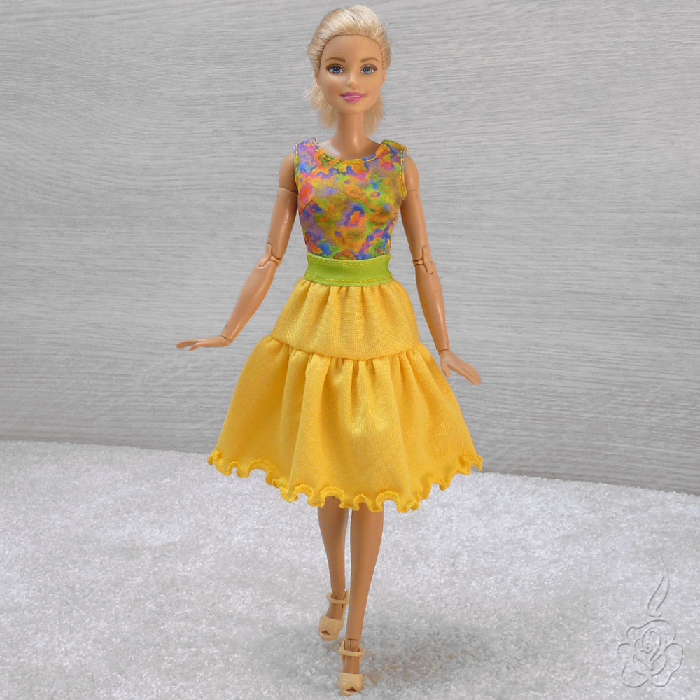 Barevné šatičky pro Barbie