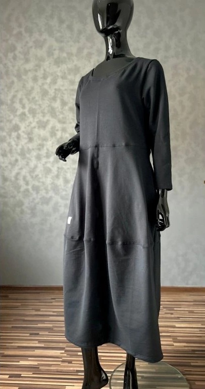 Dlouhé teplejší šaty - barva černá