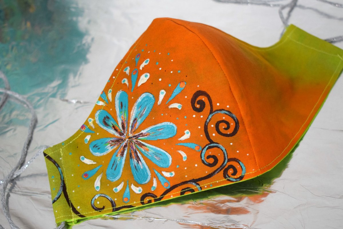 Ručně barvená a malovaná rouška 0037