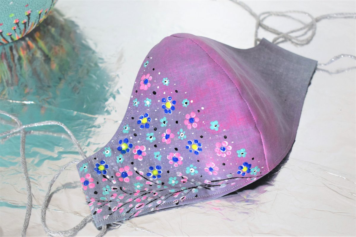 Ručně barvená a malovaná rouška 0072