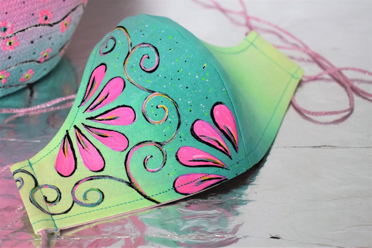 Ručně barvená a malovaná rouška 0138