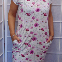 Šaty s kapsami - fialový kvítek (bavlna)