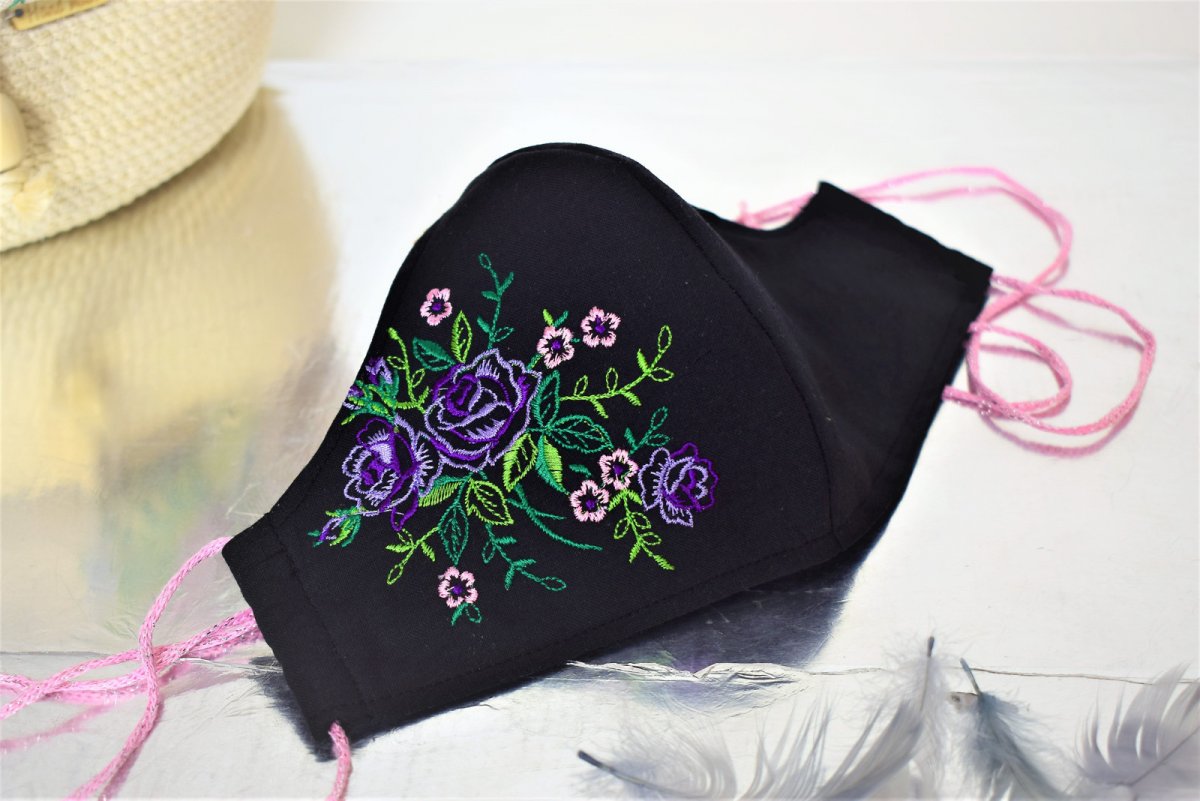 Rouška s výšivkou růžiček 0183