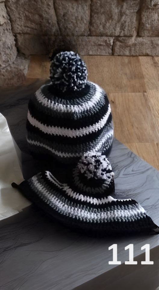 Háčkovaný set pro koně a jezdce