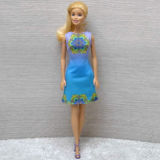 Barevné šatičky pro Barbie