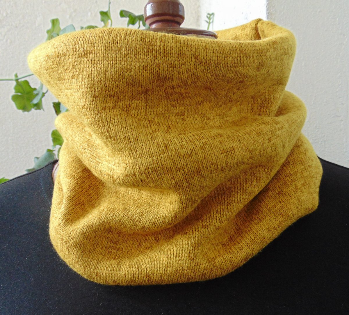 Nákrčník - barva hořčicová