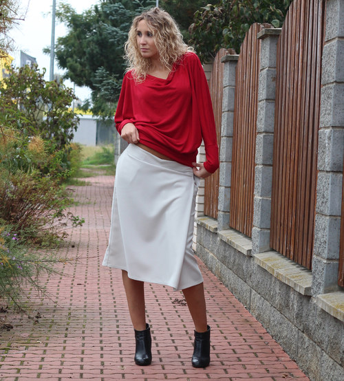 Světlešedá sukně s velkým skladem