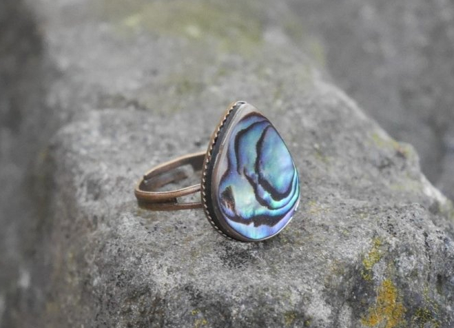 Kapka z ABALONE SHELL perletě, starozlatý prstýnek