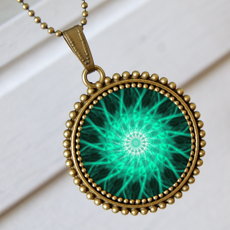 Smaragd - Ozdobný přívěsek na krk 