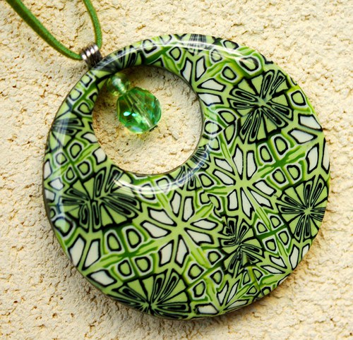 vzorovaný náhrdelník