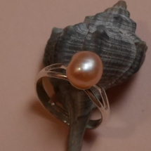 Něžný prstýnek s meruňkovou říční perličkou