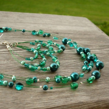 Smaragdově zelený perličkový náhrdelník