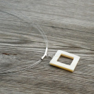 Perleťový náhrdelník - bílý čtverec