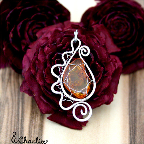 Přívěsek - JANTAR - KAPKA - tepany - chir. ocel