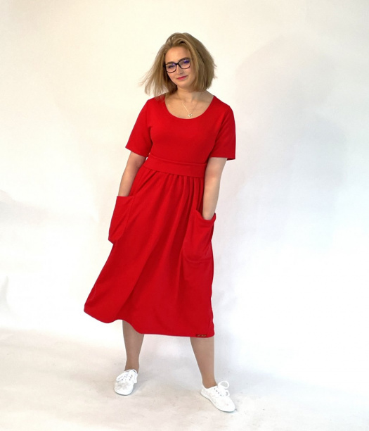 Červené šaty s kapsami 