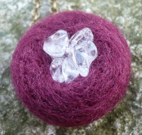 Křišťál ve vlně náhrdelník