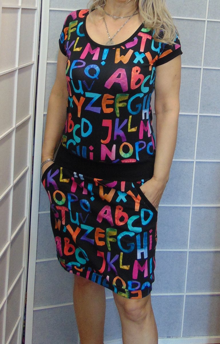 Šaty barevná abeceda, velikost L - SLEVA 30%
