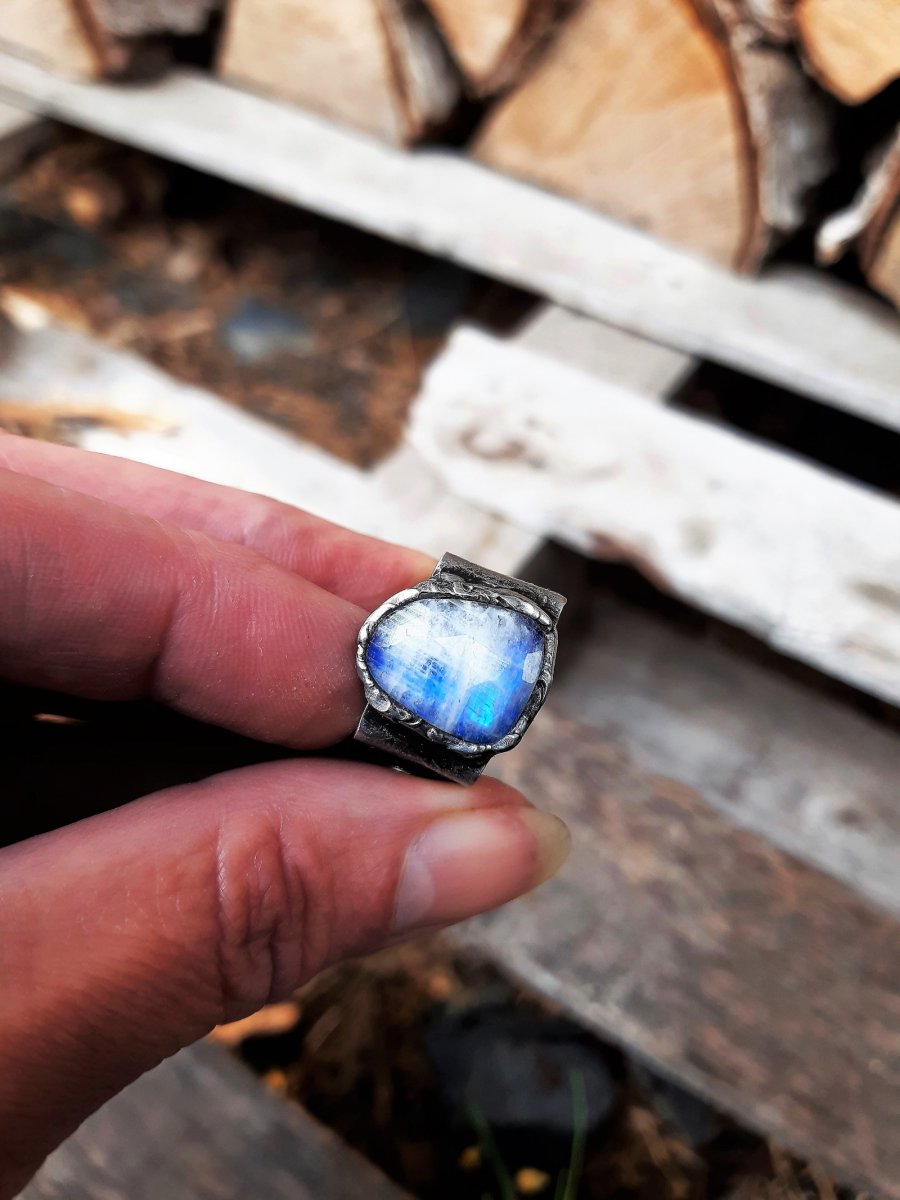 Prsten "Ve svitu Měsíce"