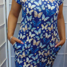 Šaty s kapsami - motýlci na modré (bavlna)