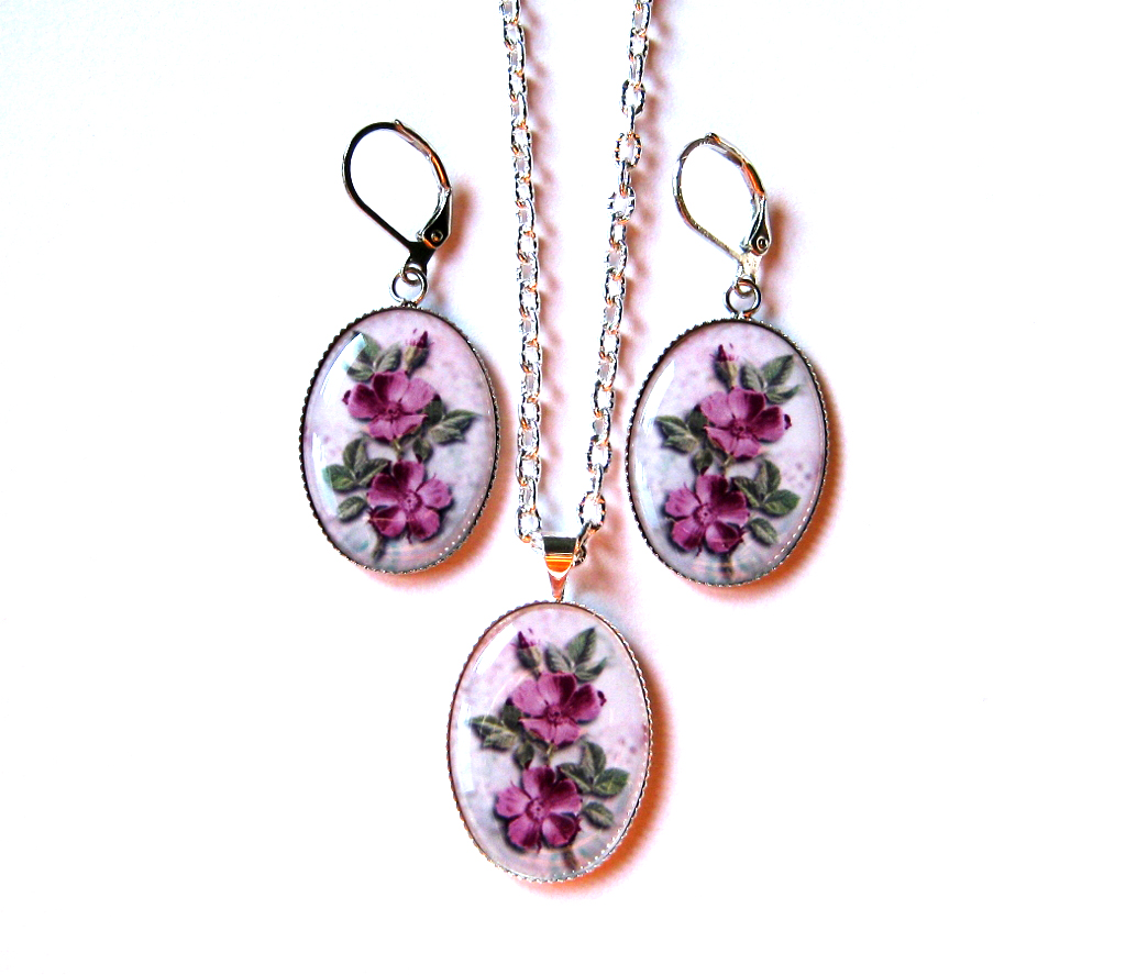 Růže šípková-symbol lásky, touhy a něhy.