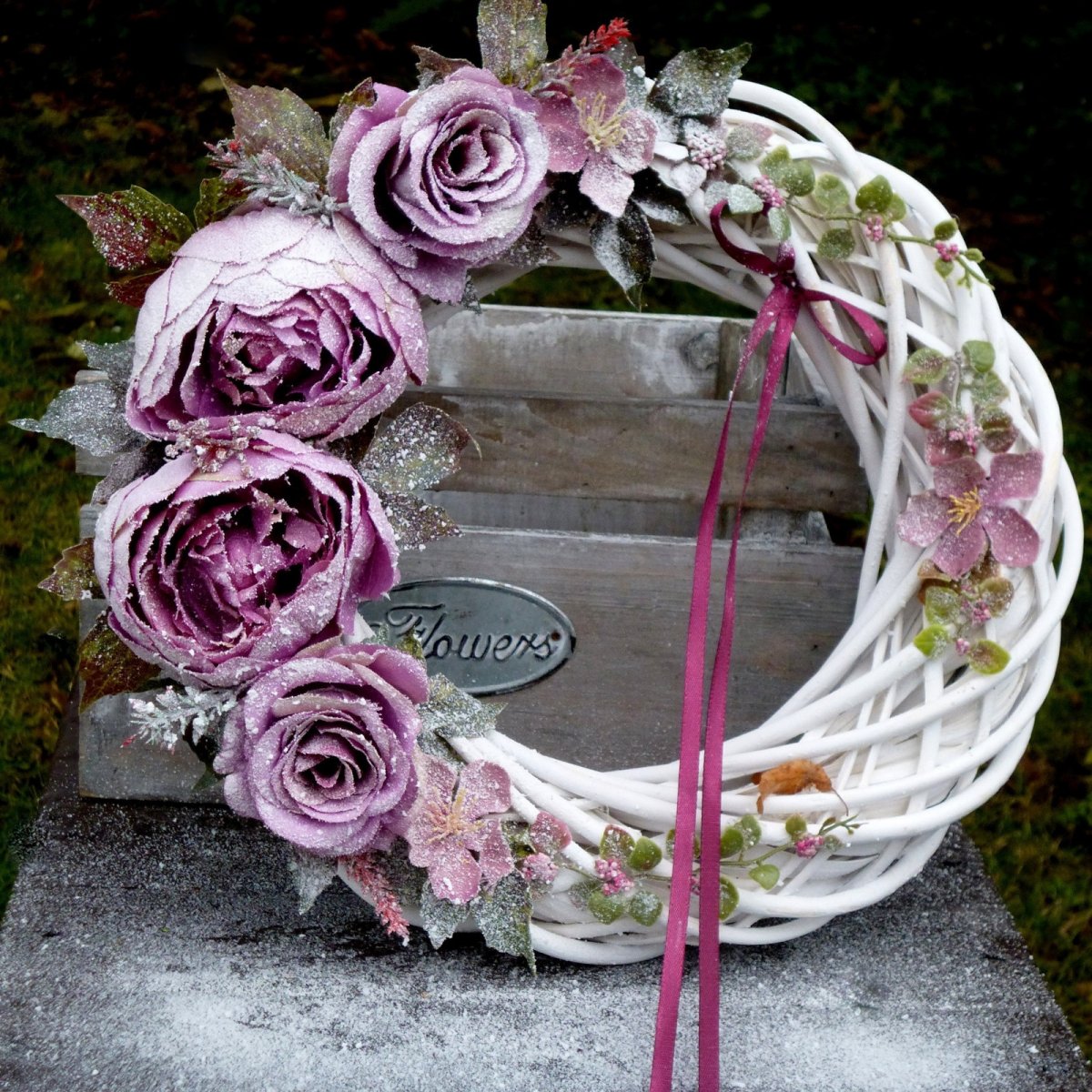 Zasněžený věnec s pivoňkami_30 cm