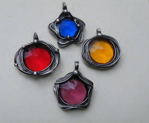 Barvičky...přívěsky - cena za 1 kus