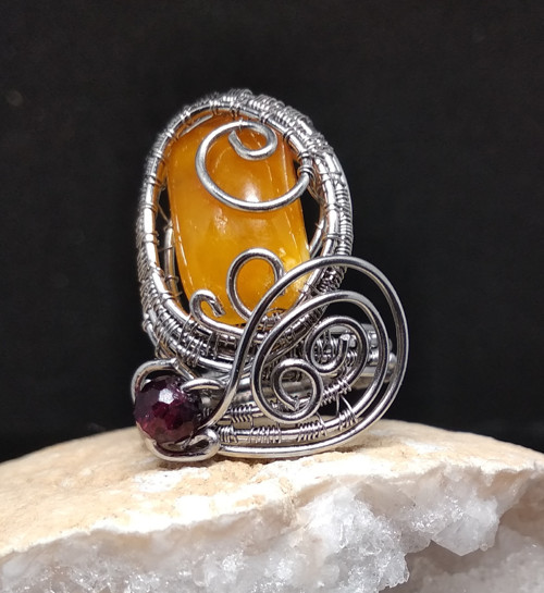 Prstýnek s jantarem