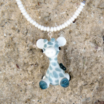 Náhrdelník bílá žirafa - vinutá perle