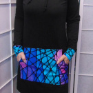 Mikinové šaty s kapucí - černé/mozaika S - XXXL