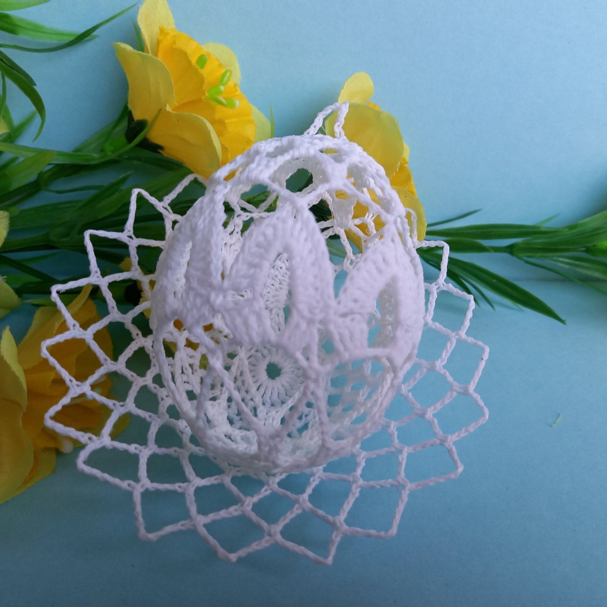 Háčkované vajíčko - bílé - obloučky