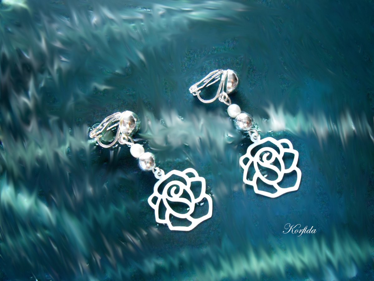 Náušnice klipsy bílé růžičky